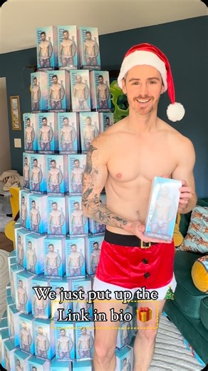 Daniel Benson on Instagram: "It’s a very jolly Christmas this year. 🎄🎁"