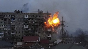 Ukraine's port of Mariupol holds out against all odds