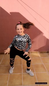Música y mucho ritmo, ¿te animas a bailar con Alexandra? . #mundoalexandra #instablogger #blogger #blog #youtuber #influencer #baile #movimiento #quedateencasa | El Mundo de Alexandra y Alexis