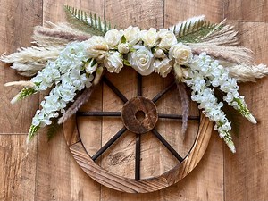 Rustic Floral Wooden Wagon Wheel Wreath - Farmhouse Wall Decor - Etsy