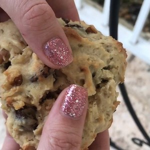 Since everybody is asking for the recipe for the copy cat levain cookies from my last post, here ya go 🍪🙌🏼 . . 1 cup butter (I cut mine into small pieces) 1 cup brown sugar 1/2 cup sugar 2 eggs 1 1/2 cup cake flour 2 cups flour 1 teaspoon corn starch 3/4 teaspoon baking soda 3/4 teaspoon salt 2 cups chocolate chips Walnuts are optional . . Mix the butter, and sugars together first. Add the eggs 🥚one at a time mixing in between. Stir in the flours, baking soda, cornstarch and salt. I would ad