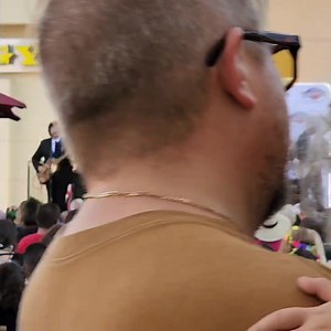 Beatles tribute band Ticket to Ride entertaining a huge crowd at Janss Marketplace until 8pm. #thousandoaks #conejovalley #janssmarketplace bit.ly/vcsummerconcerts | Conejo Valley Guide