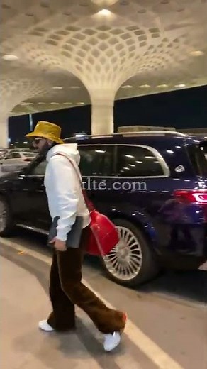 Ranveer Singh spotted at airport | Gulte.coom