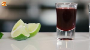 2.4K views · 60 reactions | Mojito luôn là thức uống được ưa chuộng vào mùa hè tại các nhà hàng, quán bar mà bất kỳ người pha chế nào cũng cần biết. Với một chút biến tấu, bạn sẽ có ngay ly Mojito Strawberry thơm ngon.  Khám phá công thức trong video dưới đây nhé  #HNAAu #dayphache #barista #bartender #mojito #strawberry | Học Viện Pha Chế - Hướng Nghiệp Á Âu | Facebook