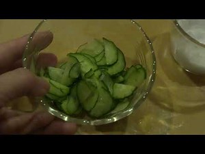 きゅうりの半月切り－塩もみ