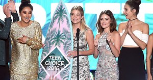 The "Pretty Little Liars" Cast Is Killing It At The Teen Choice Awards
