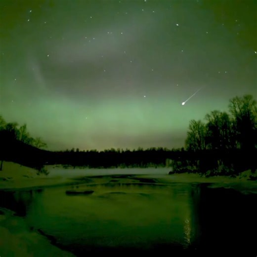 163K views · 2.8K reactions | Big shooting star while I was filming the aurora. Nice reflection as well did not hurt 朗 | Aurora Borealis Observatory | Facebook