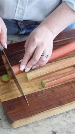 Rhubarb Shortbread Squares are the perfect warm weather treat. These didn’t last long at my house ❤️ ➡️ Comment “link” or “recipe” for full printable recipe Facebook click here: https://www.homemadefoodjunkie.com/creamy-rhubarb-shortbread-squares/ ✨INGREDIENTS ✨ * 2 cups all-purpose flour * 1/4 cup granulated sugar * 1 cup cold butter For the Filling * 2 cups granulated sugar * 7 tbsp. all-purpose flour * 1 cup heavy cream * 3 eggs-room temperature * 1 tsp vanilla extract * 5 cups rhubarb(choppe