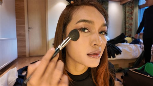 ခရီးတွေသွားရင် မရ ရတဲ့အချိန်လေးနဲ့ မိတ်ကပ်လိမ်းနည်း First time make-up vlog လေးနော် တခါမှမလိမ်းပြဖူးဘူး…🫢 သုံးတဲ့ပစ္စည်းလေးတွေလည်း ပြထားတယ်နော်..😁 | SEIN PHYO & YI