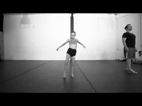 Move it Monday with Ell Horan || Five Dancewear
