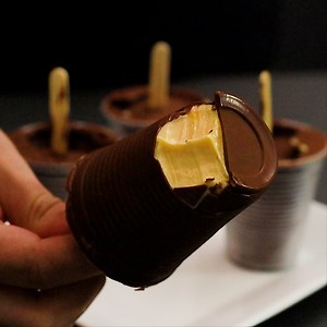 Make homemade popsicles without a mold. Easy , quick and delicious recipe #recipe #popsicles #desserts | Ana's Recipes