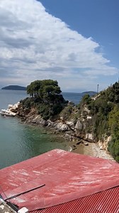 29 reactions | Strolling through Chora’s charming alleys… ✨ Every corner of Skiathos whispers a story—are you ready to discover them? ---------------------------------- Μια βόλτα στα σοκάκια της Χώρας! Κάθε βήμα, ένα ταξίδι στο παρελθόν, κάθε γωνιά, μια ιστορία που σε καλεί να την ακούσεις… | Skiathos Experience | Facebook