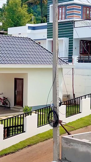 3300 ചതുരസ്ര അടിയിൽ നിർമിച്ചിരിക്കുന്ന വീടിന് കാർപാർക്കിങ്,ഔട്ട്‌ ഹൗസ് , 5 ബെഡ്‌റൂം, അറ്റാച്ചിട് ടോയ്ലറ്റ്, കിച്ചൻ,പാന്ററി , അപ്പർ ലിവിങ്, ബാൽക്കണി, ഡൈനിങ്, എന്നിവ നൽകിയിരിക്കുന്നു നിർമാണചിലവ് 2700/sqft SKY BUILDERS KATTAPPANAനിർമാണത്തെപ്പറ്റി അറിയുവാൻ ഉടന്‍ വിളിക്കൂ📲📲 : 9544120658 📩:7907854446 | SKY Builders Kattappana Kerala Tamil Nadu Bangalore