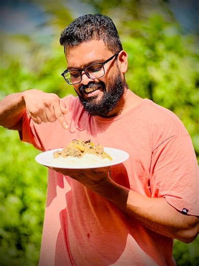 ബീഫ് മപ്പാസ് Beef Mappas 👌😋Ingredients:.. beef 1 kg Beef:. Green chili 6 , potato 2 medium, turmeric powder 1 teaspoon, Garam masala 1 teaspoon , black pepper powder 1 teaspoon, coriander powder 2 teaspoons, fennel powder 1/2 teaspoon,ginger garlic paste 1 tablespoon, salt, shallots 20 nos , water 1.1/2 cups (Up to eight to ten whistles on low flame cooked) Beef mappas:. 2 tablespoons coriander seeds, 1 teaspoon fennel seeds (Soak in a quarter cup of water for an hour.After an hour, make a fin