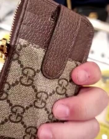 4.2K views · 38 reactions | Gucci coin cardholder ❣️ 細細個有拉鍊可以放 後面有卡位方便又實用 呢個夠抵用記得睇story有咩現貨 | Kandz 英國法國巴黎歐洲名牌代購by Keeonz | Facebook