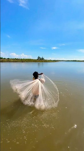 Throw net Hawaii unbelievable cast net #fishing video 🐟🐟