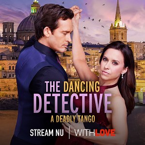 Er staat een nieuwe mysteryfilm voor je klaar met Lacey Chabert! 🕵️‍♀️ Rechercheur Bailey wordt naar Malta gestuurd om undercover te gaan als danseres, om zo een moordenaar te ontmaskeren. 💃 Eén probleempje: ze kan niet dansen. Kan de charmante Sebastian haar helpen? 🕺 Kijk The Dancing Detective: A Deadly Tango nu op WithLove! https://bit.ly/Stream_TheDancingDetective | WithLove