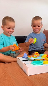Double the giggles, double the splashes! 🛁🐥 Watch as these twin treasures unwrap the magic of bath time with the Playgro Bath Fun Play Pack. The fun doesn't stop at the tub—see them taking the splash squad to bed, proving the best toys make a splash in and out of the bath. 📸@thehangertribe | Playgro UK & Ireland