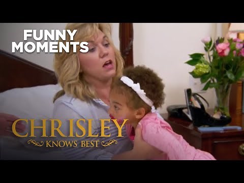 Chloe Puts On Savannah's Lipstick | Chrisley Knows Best | USA Network