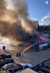 Fire at the Esso in Comox tonight. (video: Daimon Hansen). See more https://www.comoxvalleyrecord.com/photo-galleries/breaking-fire-at-comox-gas-station-sends-plume-of-smoke-visible-throughout-the-valley/ | Comox Valley Record Newsroom