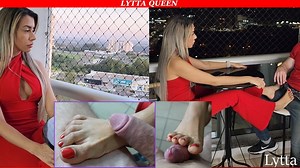 Lytta trapace fazendo um Footjob Sexy em um Café em um encontro do Tinder - FOOTJOB - CBT - SOLEJOB - TOEJOB - PÉS OLENTES - ADORAÇÃO DE PÉS - PÉS SUADOS - TACHES ALTAS - | Clips4sale