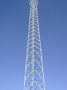 [Hot Item] 20m-150m Communication 3 Leg Steel Tower with Solar Panel System