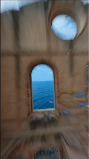 A Site To Sea 👀 🌊 | Cinematic FPV Drone Flies Over Ocean (🎥: IG / cowfpv) #drone #ocean