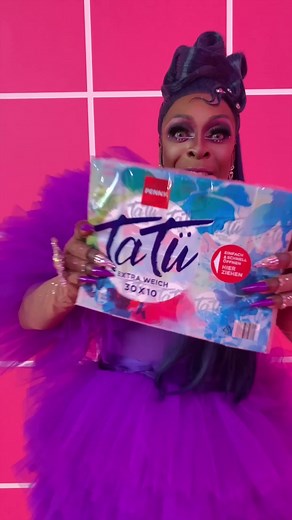 Tatü, Tatü! Niemand präsentiert unsere Must-Haves so charmant wie Kelly. #dragupyourday #penny