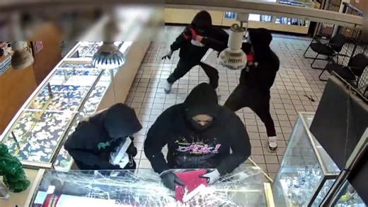 Masked thieves pull off smash-and-grab robbery at jewelry counter inside a N. Houston grocery store