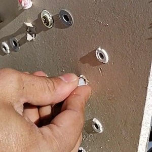 fischer aplica: DuoPower no substrato drywall. A DuoPower da fischer de 6x50, 8x65 e 10x80 são especialmente apropriadas para fixações em materiais perfurados, concreto poroso e para trabalhos em gesso graças à sua grande profundidade de ancoragem. #duopower #fischer #fischergroup #fischerteam #fischerbrasil #construção #obra #diaadia #engenharia #drywall | fischer group | Facebook