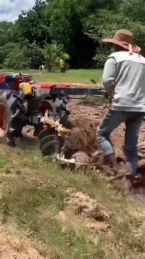 Kubota hand tractor #kubotatractor #tractorpull #plowing #tractor #reelsfypシ゚ #equipment #farmlife #farm #farming #farmer #farmgirl #farmhouse | Allan Wilkins