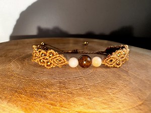 Bracelet Legoria en micro macramé avec pierre de bronzite, amazonite et acier inoxydable doré - Etsy France