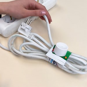 Empty toothpaste tube to organize the cable | Dainty