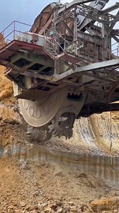 To make embankments on the Rouche terrain | Machines Channel