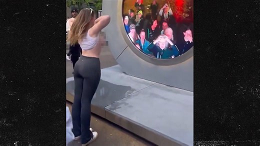 Onlyfans Model Flashes Chest At NYC Portal to Dublin