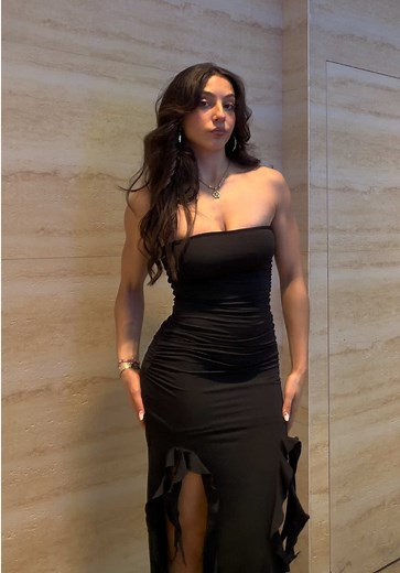 Pretty muscle in a dress 😝