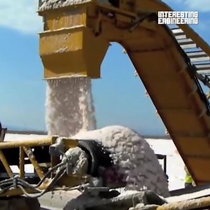 This massive machine is built so strong and durable, it can overcome any challenge salt harvesting has. 🌨️ Via: salt-partners.com | Interesting Engineering