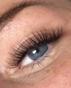 Lash slots are filling fast for Christmas ladies so please ensure you have booked your infills ✨朗 | Bellaire Hair and Beauty | Facebook