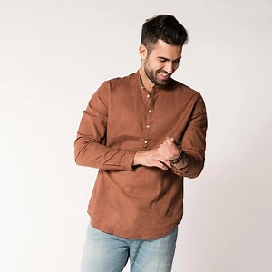 OK, piace tantissimo alle ragazze… il colletto alla coreana nelle camicie maschili😏😅 Scopri tutti i nuovi arrivi estivi 💙in Saldo fino al 30%💙 www.forpen.it | Forpen