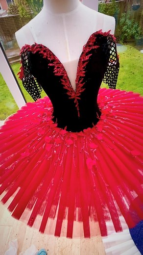 The Bunheads on Instagram: "This fantastically dramatic black and red tutu is on the way to the US right now! 🇺🇸 How elegant and mature is this tutu?! Beautiful, jet black velvet bodice with a mesh front v encased in a sweetheart shaped neckline and the most beautifully cut v shaped back. We added black diamond arm drapes for the classic look and the paired it with a fiery red skirt. The decoration looks subtle but it glitters like nothing else! We used delicate red vines which stream down the