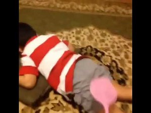 Kid slapped by fly swatter ORIGINAL Vine