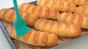 How to make a fluffy cloud-like Cream Cheese wool roll. Here's what you'll need: 1/2 cup milk (125ml) 1 large egg 2 tablespoon sugar (30g) 1 teaspoon instant yeast (3g) 2 cups all purpose flour or bread flour (250g) 1/2 tsp salt (3g) 2 tbsp unsalted butter (25g) FILLING: 3/4 cup cream cheese (160g) 1 tbsp sugar (15g) 1/2 tsp lemon juice (3ml) | Savor Easy