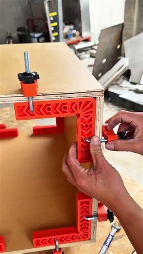 Right Angle Positioning Tool #Carpentry #Masonry #shortsfeed