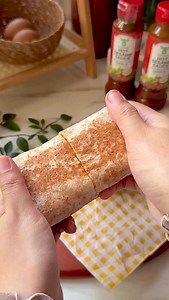 38K views · 13K reactions | Spicy Egg Mayo Wrap✨ (Idea Menu Breakfast) Alang-alang ada stok tortilla wrap lebih dekat rumah, so jom buat spicy egg mayo wrap! Mudah, sedap & kenyang lama.殺 Bahan-bahan: - 2 biji telur rebus - Mayonis - Black pepper - Sos Hot Sesame @fundokinyakin - Tomato - Timun - Tortilla wrap Selamat mencuba!! #reels #reelsinstagram #breakfast #easyrecipes #explore | Ummi Syahirah Razak | Facebook