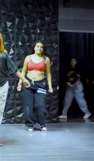Si ella baila se quita la ropa 👗❤️‍🔥 #dancer #alldance #baile #dance #clasesdebaile #bailarina #danza #bailar #dancestudio #videosdebaile #dancedancedance #dances #amoralbaile #bailando #vamosabailar #videosdebailes #pasionalbaile