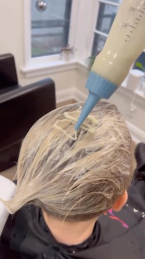 @courtneyparamour switched up her toner to Goldwell Colorance Gloss and we adore the ultra-shiny results! 🌟🌟🌟 Be sure to share your styles with #GoldwellCAApproved for a chance to be featured on our page. Terms and conditions in bio. . @courtneyparamour a changé son produit nuanceur pour Goldwell Colorance Gloss et nous adorons les résultats ultra brillants ! 🌟🌟🌟 N’oubliez pas de partager vos styles en utilisant #GoldwellCAApproved pour avoir une chance de figurer sur notre page. Termes et