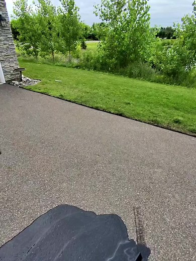 Sealcoating Satisfaction: Smooth Asphalt Stress Relief