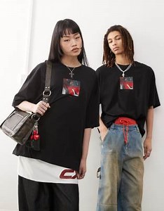 COLLUSION – Unisex – Svart t-shirt i oversize med officiellt fototryck av Nicki Minaj | ASOS