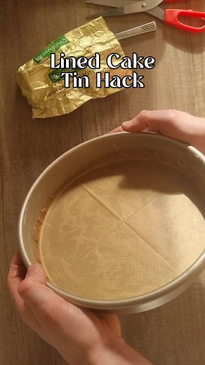 53K views · 695 reactions | Lined Cake TIn Hack  simple way to line your cake tin  #baking #easybaking #baker #cake #linedcaketin #linedcaketinhack #bakingtips #bakinghacks | The Hungry Hooker | Facebook