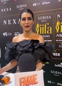 9K views · 2.2K reactions | Kriti Sanon at IIFA Awards, 2023 in Abu Dhabi 懶 IIFA Awards #IifaAwards2023 #Iifa #AbuDhabi #UAE #KritiSanon | Kriti Sanon Updates | Facebook
